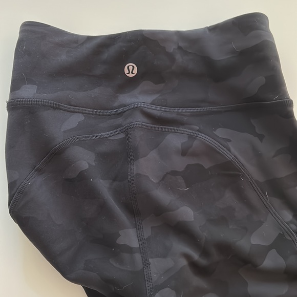 Never worn LuLulemon High Rise Pant - Picture 3 of 3